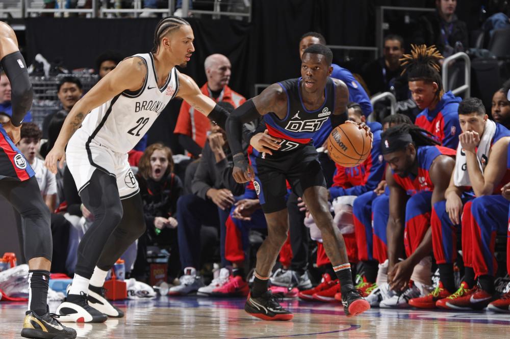 球送到前场 球送到前场